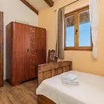 Pet Friendly In With Sauna Prázdninový dům Banjol