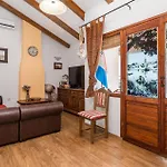 Pet Friendly In With Sauna Prázdninový dům Banjol